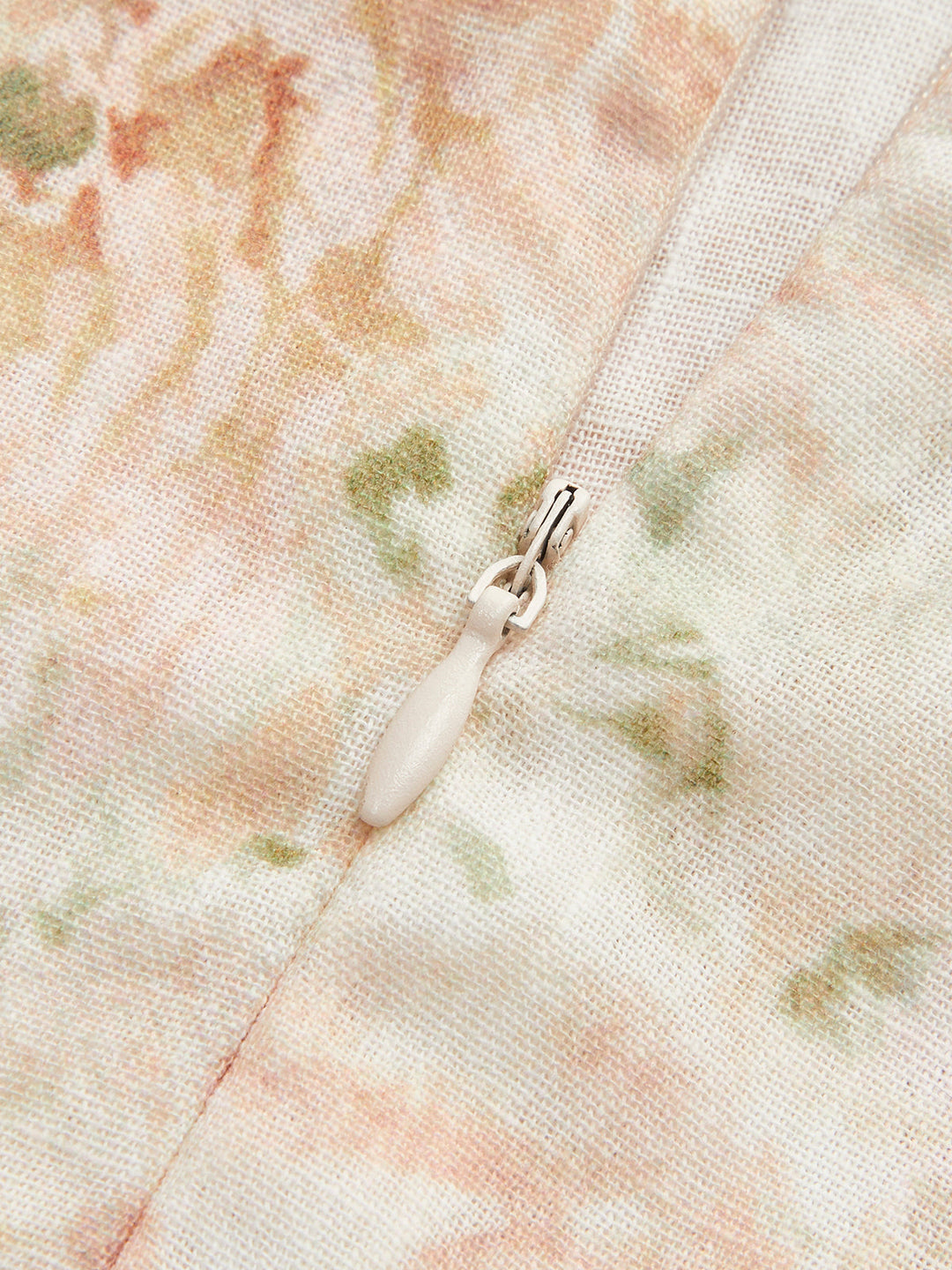 Linen dress with puff sleeves & floral pattern