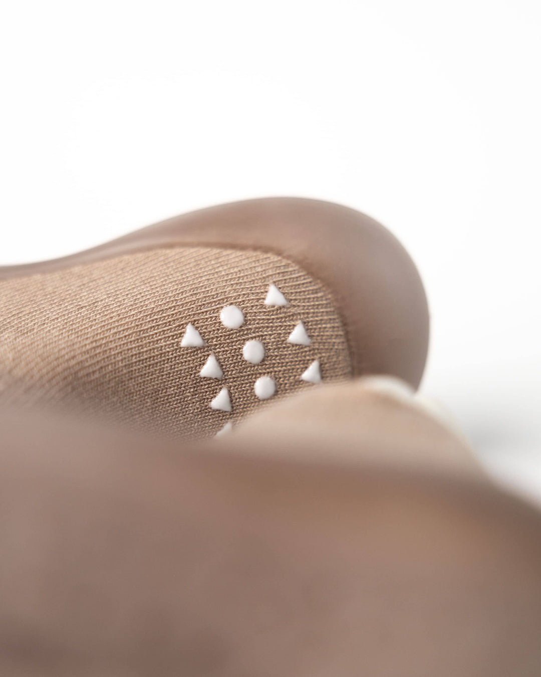 Braune Einsteigerschuhe für Kinder – Komfortabel, Flexibel und Rutschfest 1