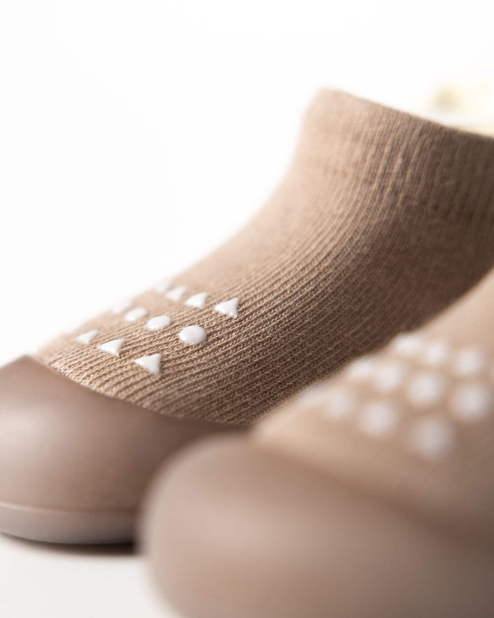 Braune Einsteigerschuhe für Kinder – Komfortabel, Flexibel und Rutschfest 2