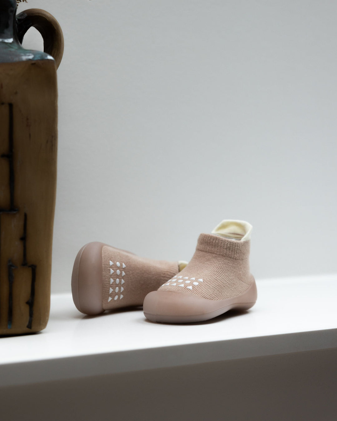 Braune Einsteigerschuhe für Kinder – Komfortabel, Flexibel und Rutschfest 4