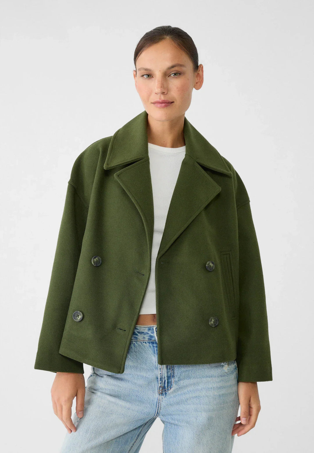 Short women's coat with double row of buttons made of vegan leather
