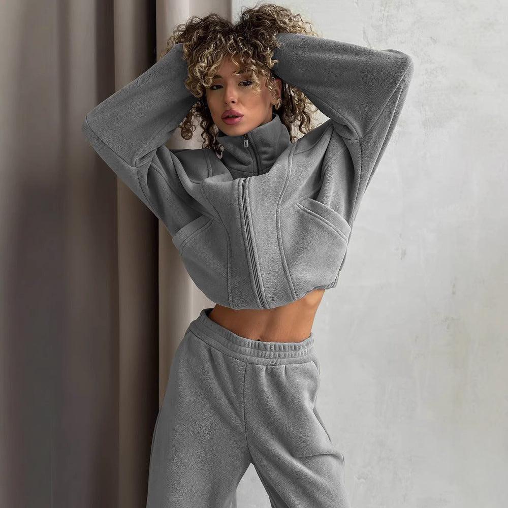 Women's lounge set with stylish zipper – practical pockets and wide sleeves