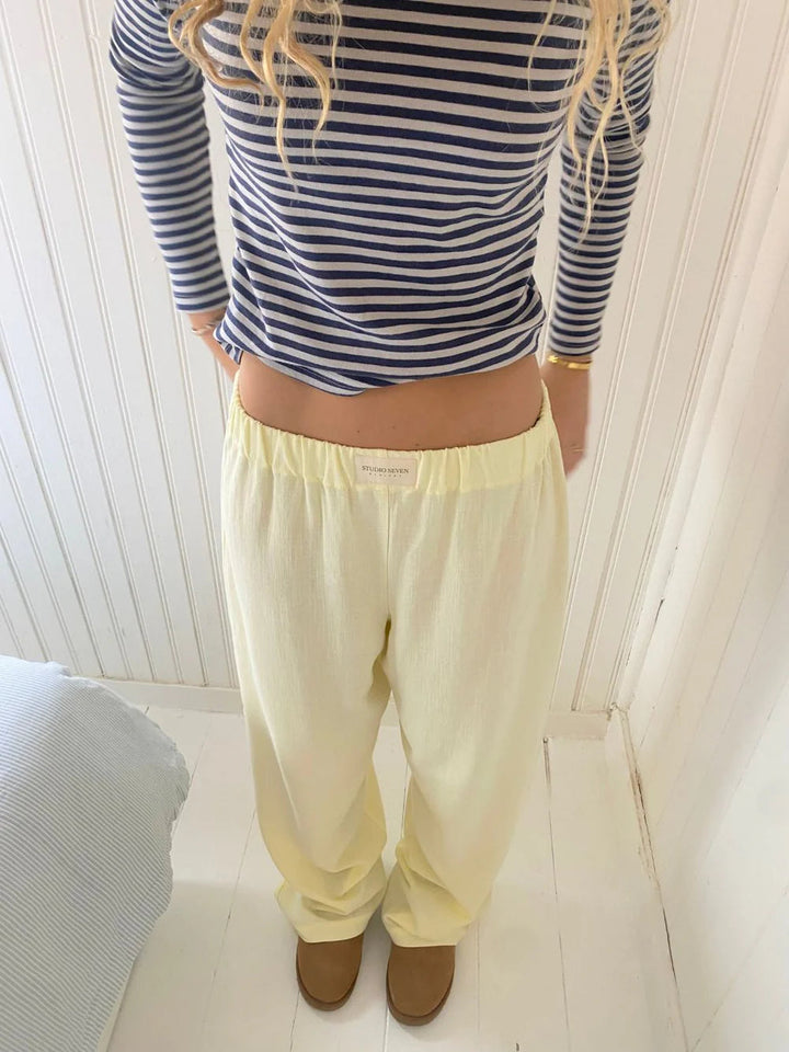 Women's lounge pants made of breathable rayon-linen blend in modern relaxed style