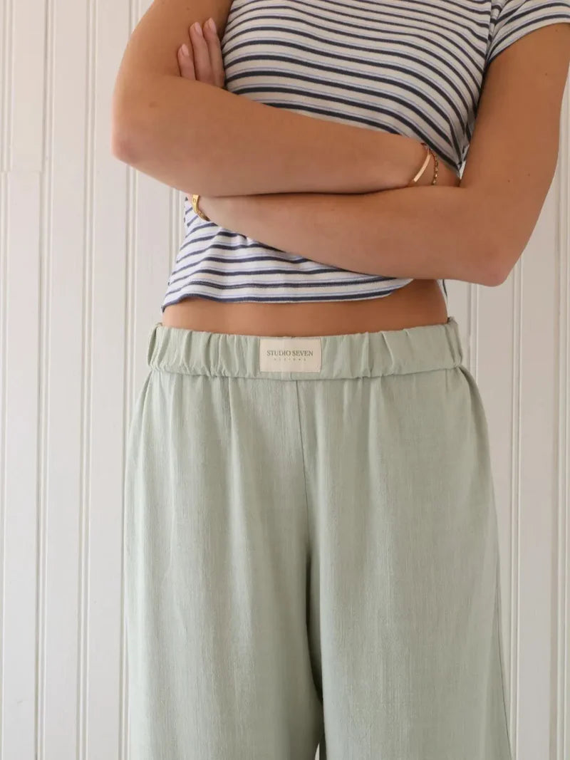 Women's lounge pants made of breathable rayon-linen blend in modern relaxed style