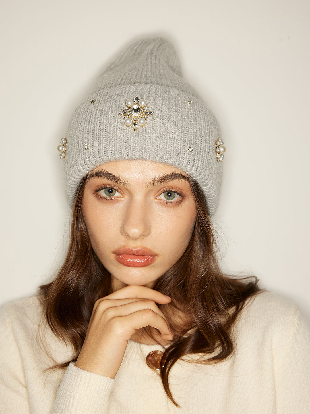 Damen Mütze aus Kaninchenhaar mit Strass – Elegante Beanie Mütze für Winter