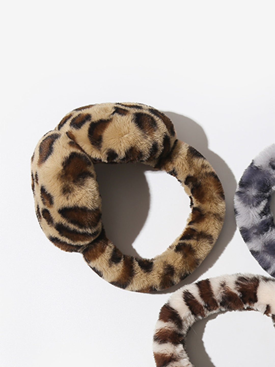 Damen Ohrenschützer Fuzzy Leopard Design - Stylische Ohrenwärmer für kalte Tage
