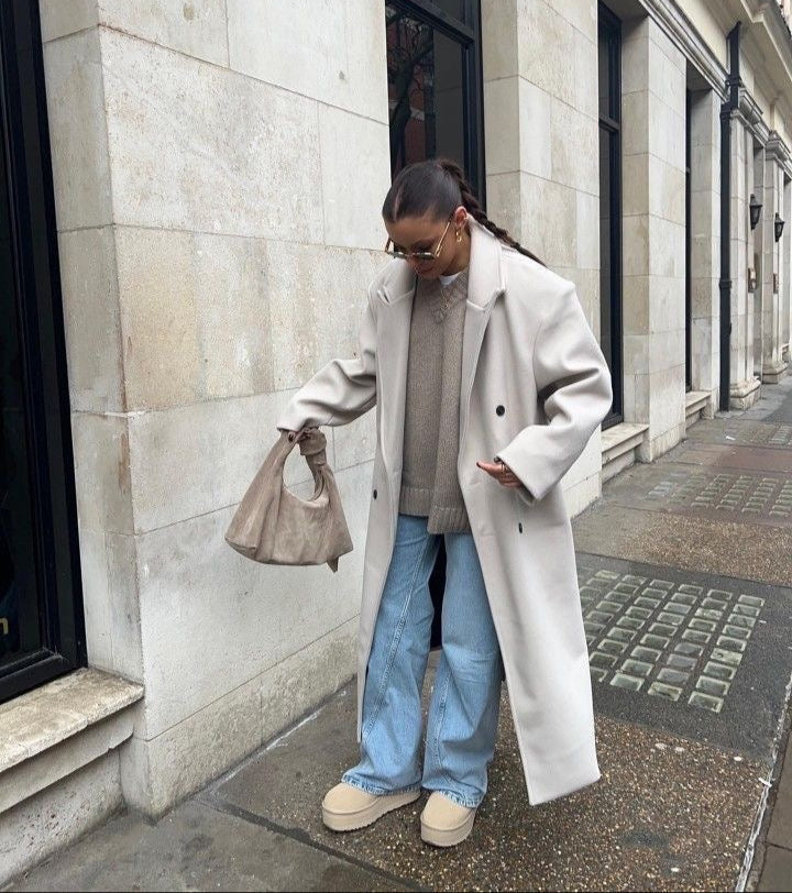 Manteau oversize pour femmes avec double rangée de boutons et coupe élégante