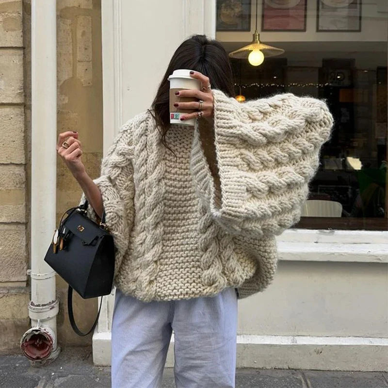 Pull-over oversize pour femmes en maille douce avec design brodé