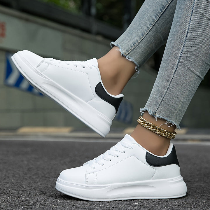 Women's sneakers made of breathable material with comfortable support