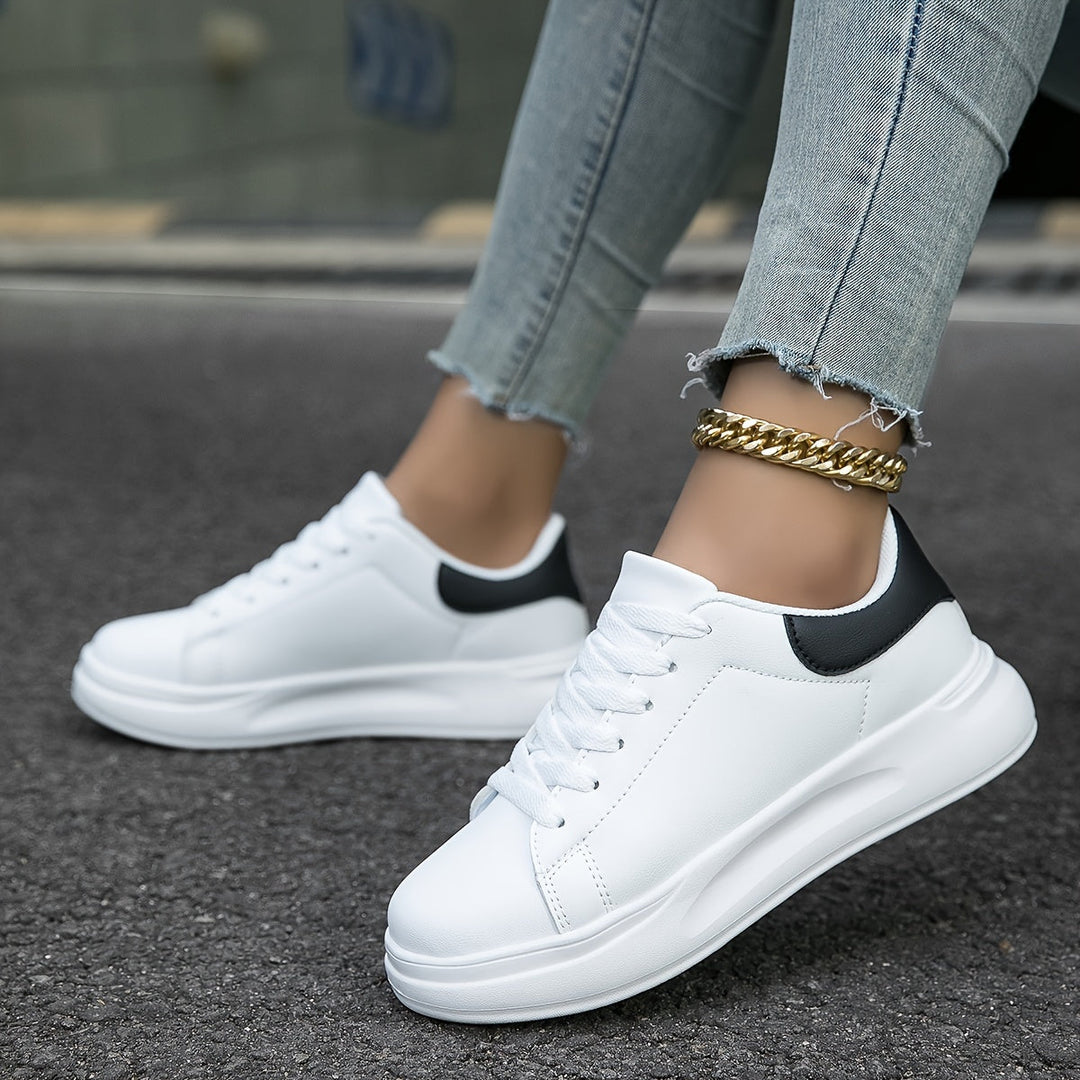 Women's sneakers made of breathable material with comfortable support