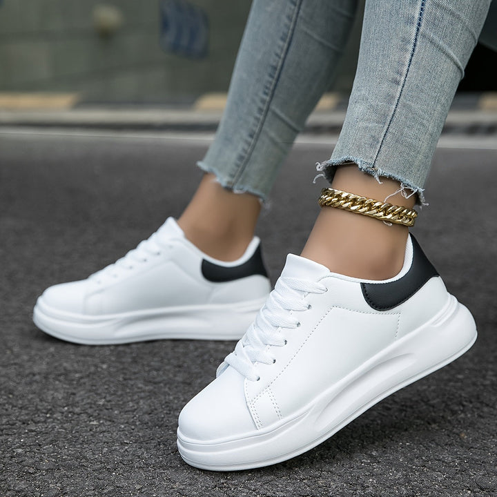 Women's sneakers made of breathable material with comfortable support