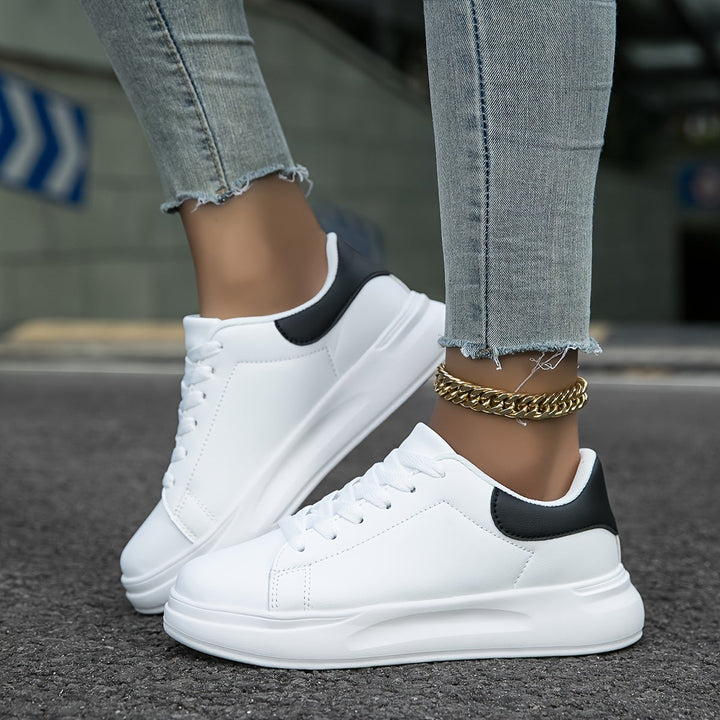 Women's sneakers made of breathable material with comfortable support