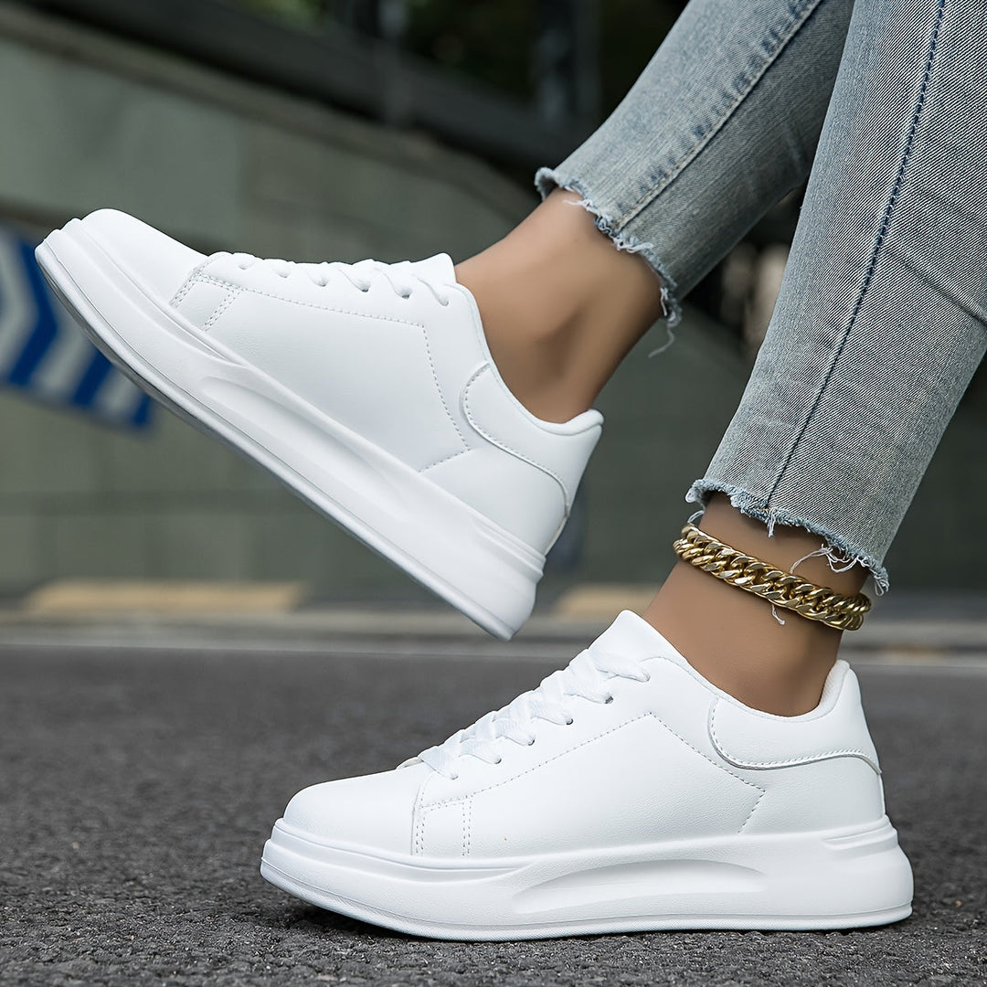 Women's sneakers made of breathable material with comfortable support