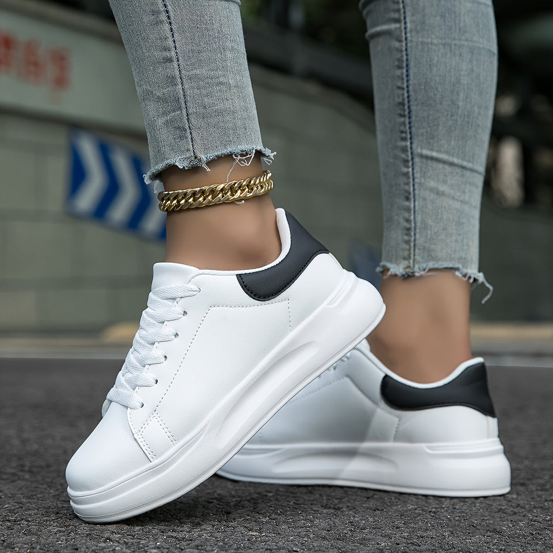 Women's sneakers made of breathable material with comfortable support