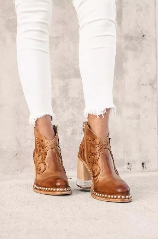 Women's boots cowboy design