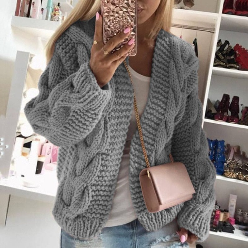 Damen Strickjacke aus dicker Wolle im eleganten Stil