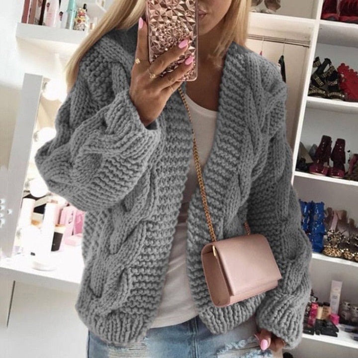 Damen Strickjacke aus dicker Wolle im eleganten Stil