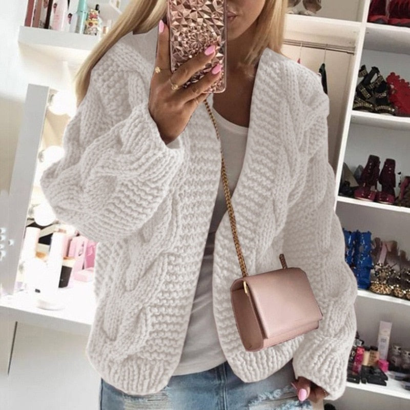Damen Strickjacke aus dicker Wolle im eleganten Stil