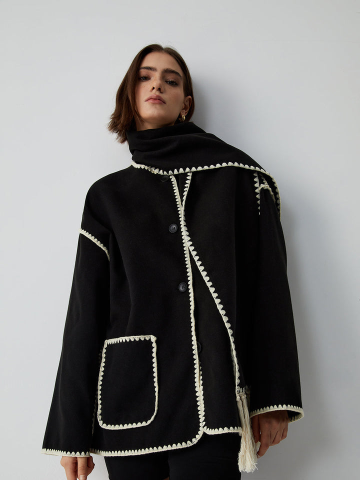 Veste pour femmes avec garniture contrastante et écharpe élégante