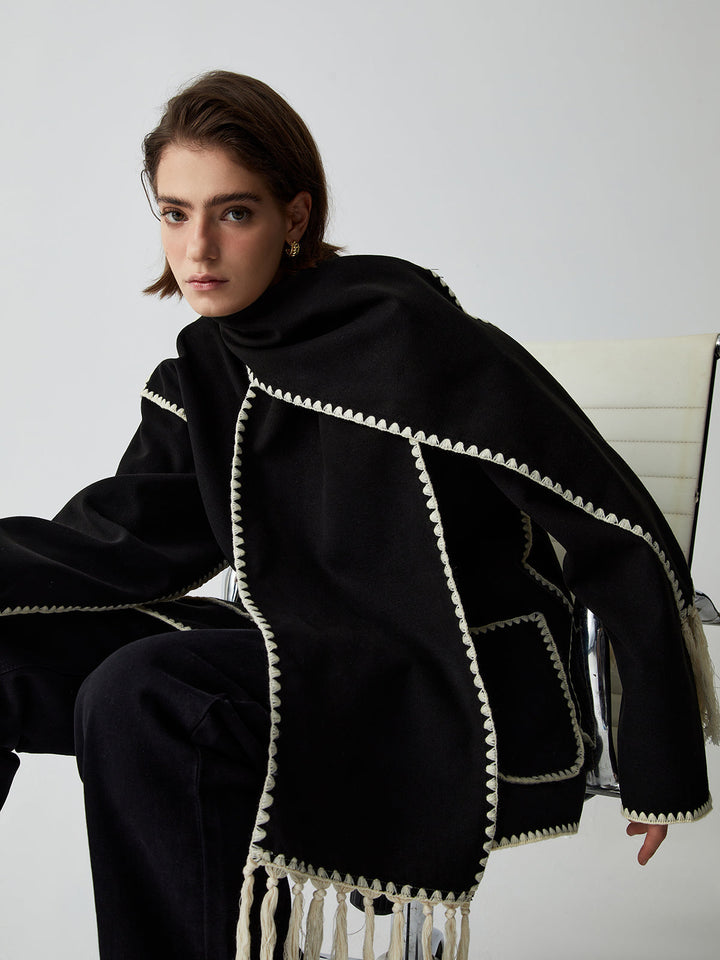 Veste pour femmes avec garniture contrastante et écharpe élégante