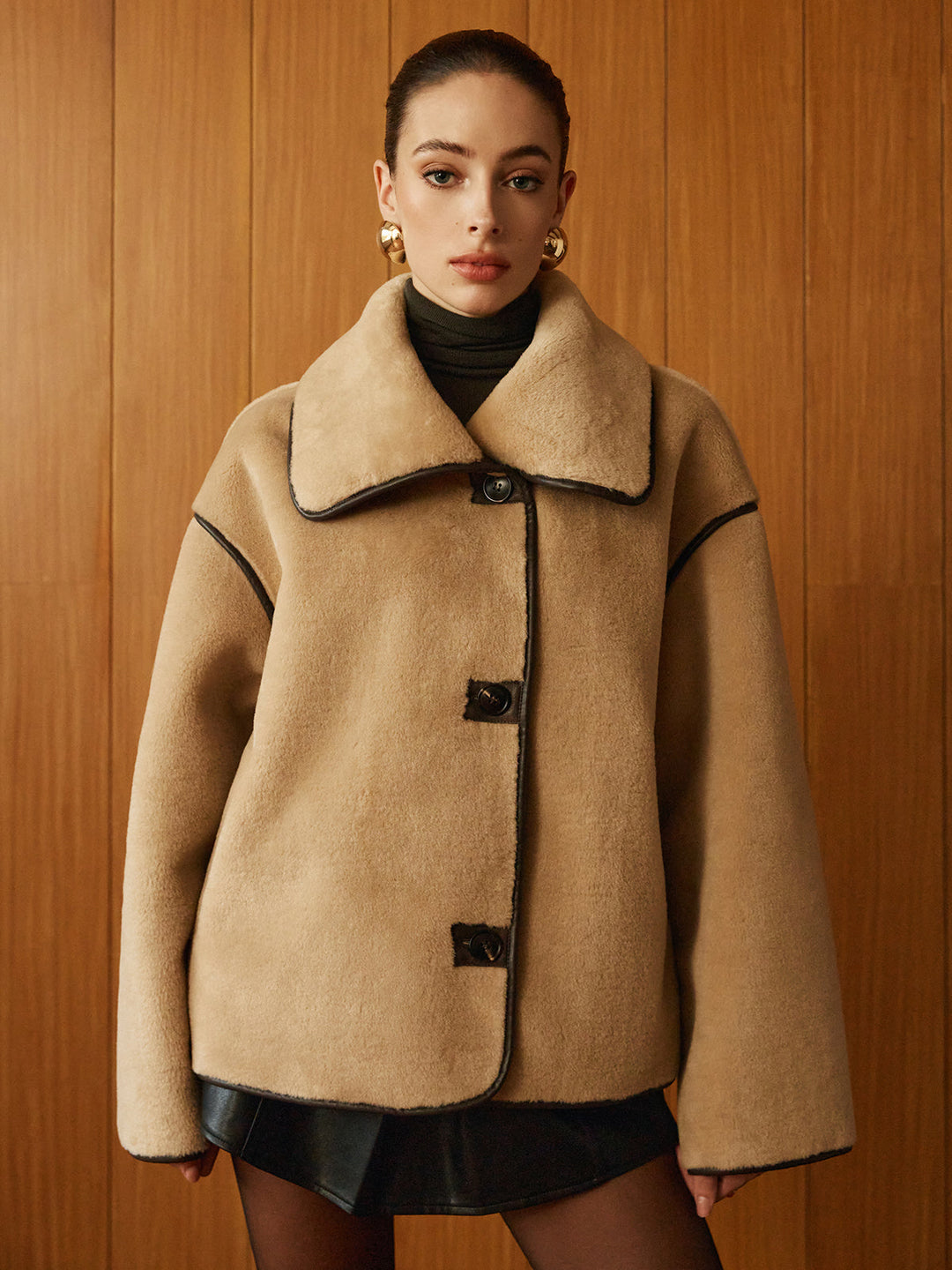 Manteau pour femmes en peluche en simili cuir à manches longues avec passepoil contrasté pour l'hiver