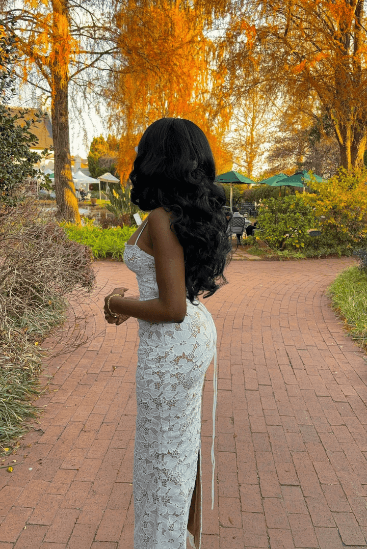 Elegant lace maxi dress – flowing evening gown with luxurious lace