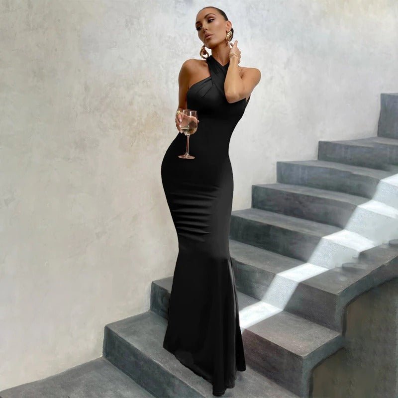 Elegant halterneck evening dress made of satin – figure-hugging & backless