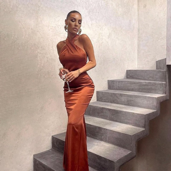 Elegant halterneck evening dress made of satin – figure-hugging & backless