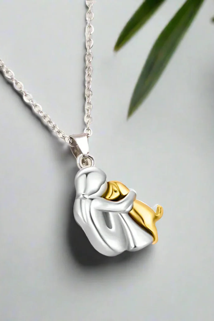 Halskette Damen mit Umarmungs-Anhänger in 14K Vergoldet – Elegantes Hundesilhouette Design 3