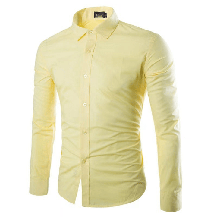 Chemise homme en matière facile d'entretien avec coupe moderne