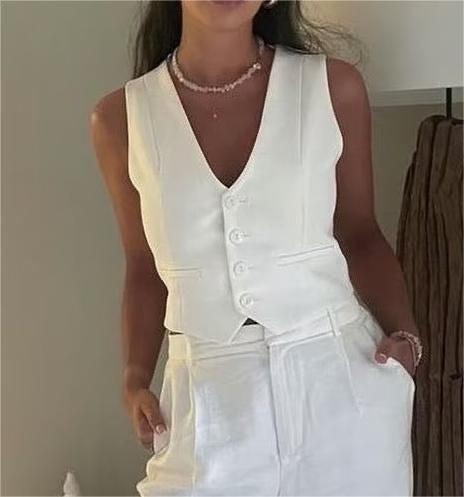 Cropped Gilet Top – black or white, fitted & stretchy – layering must-have