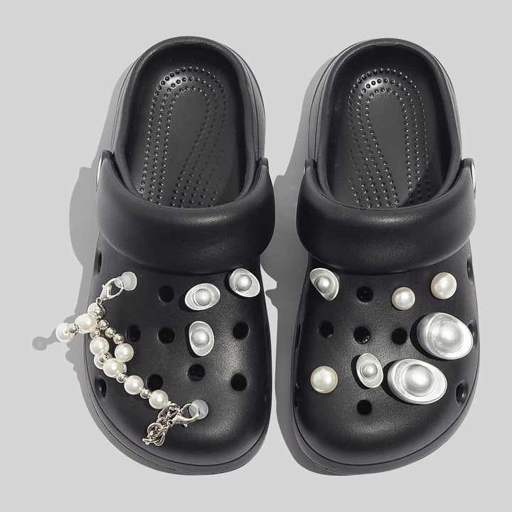 Damen Robuste Schwarze Clogs Mit Dekorativen Perlen Und Perlenverzierungen