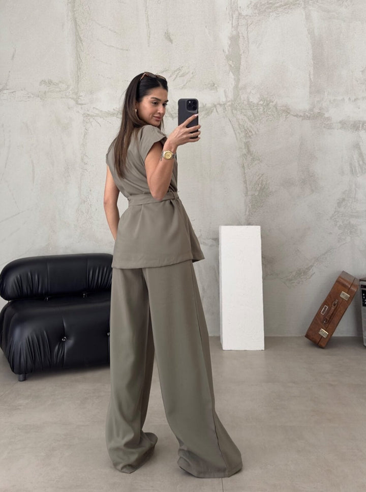 Women's set made of cotton blend with belt and wide legs – summery casual look