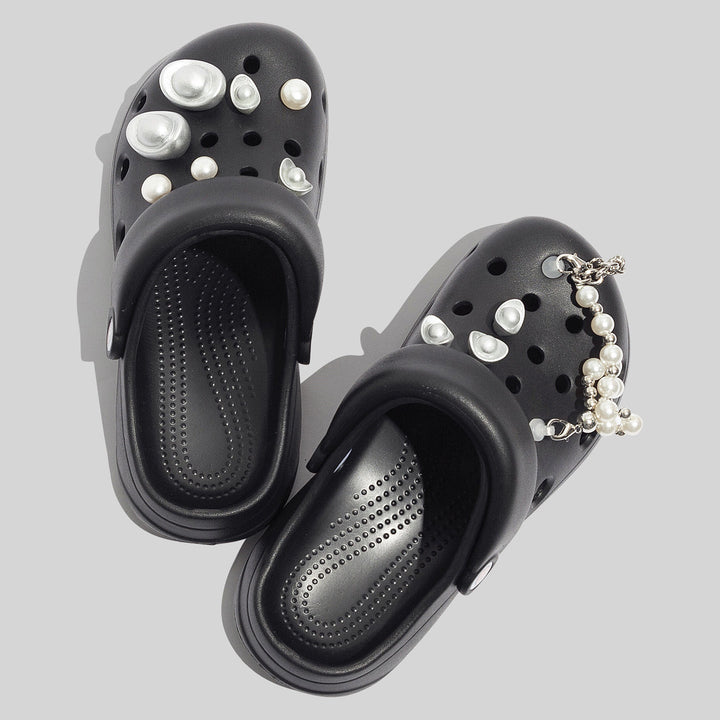 Damen Robuste Schwarze Clogs Mit Dekorativen Perlen Und Perlenverzierungen
