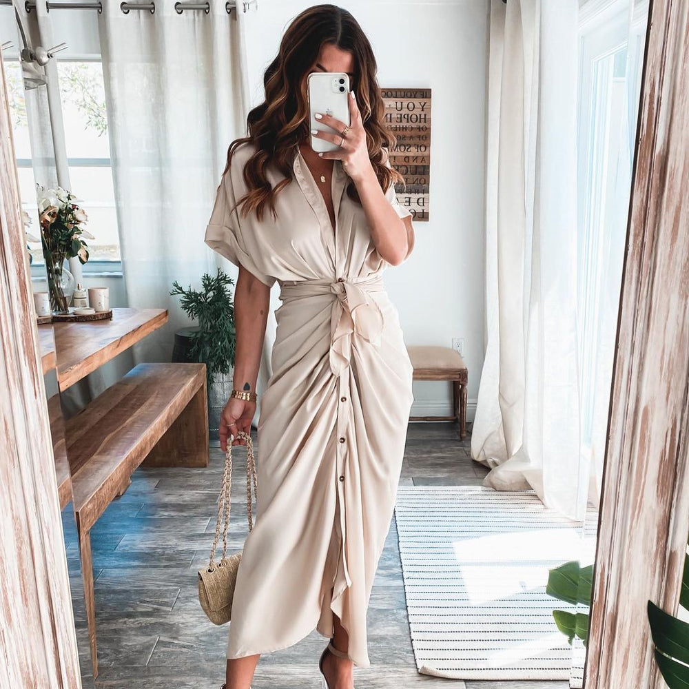 Women's midi dress made of cotton with a figure-hugging cut and button placket