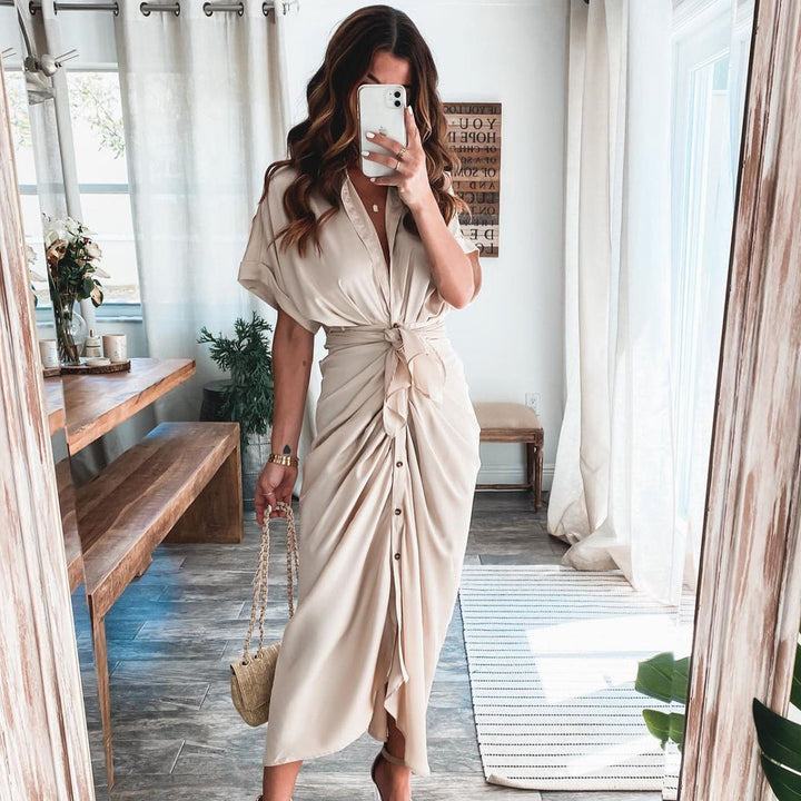 Women's midi dress made of cotton with a figure-hugging cut and button placket