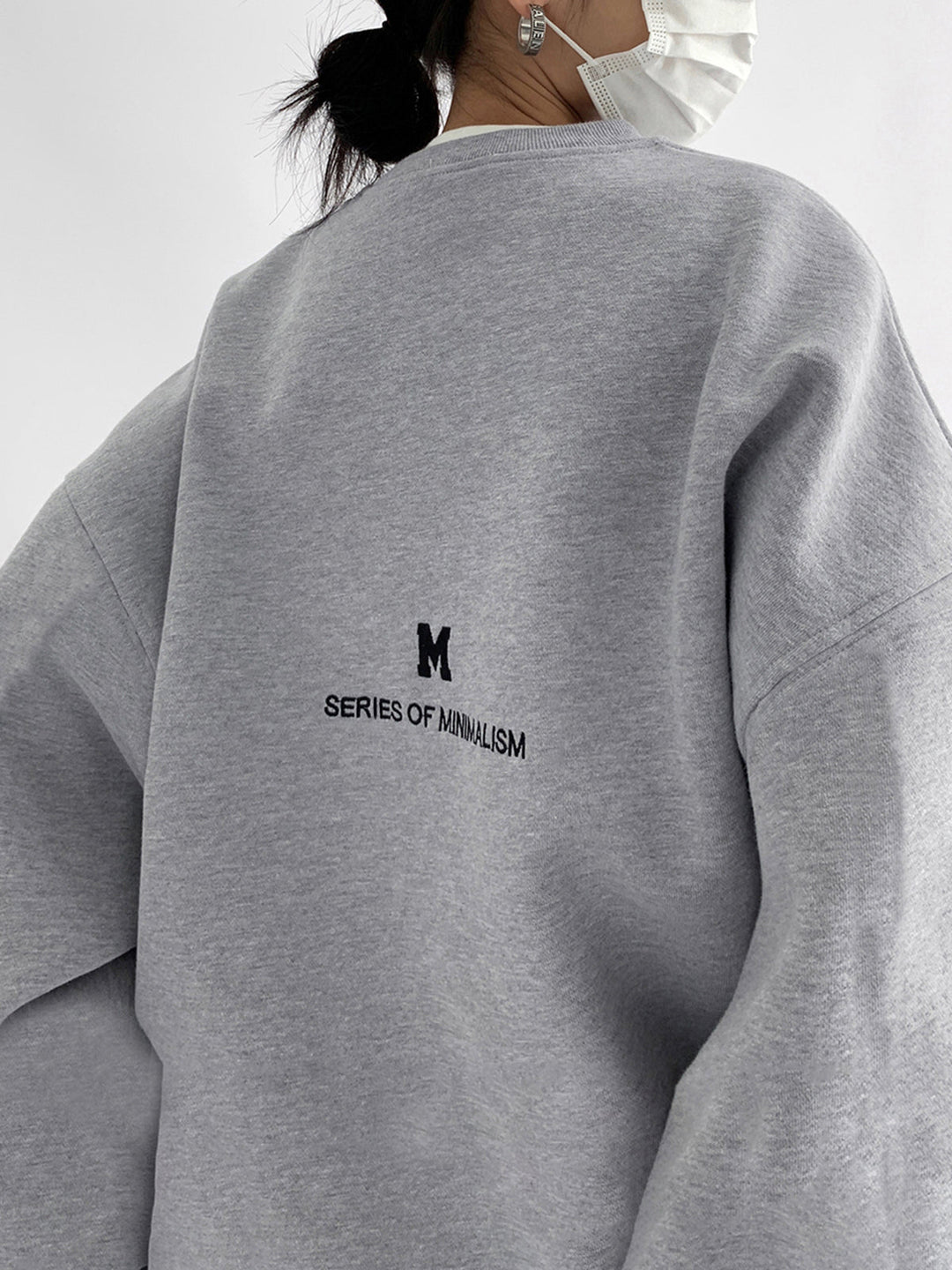 Sweatshirt surdimensionné pour femmes au design minimaliste