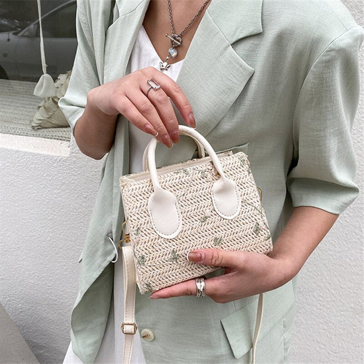 Strohtasche fur Damen – Geflochtene Handtasche mit Blumenakzenten