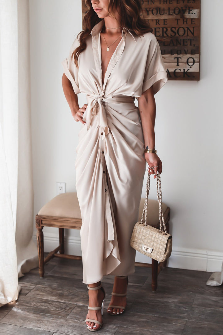 Women's midi dress made of cotton with a figure-hugging cut and button placket