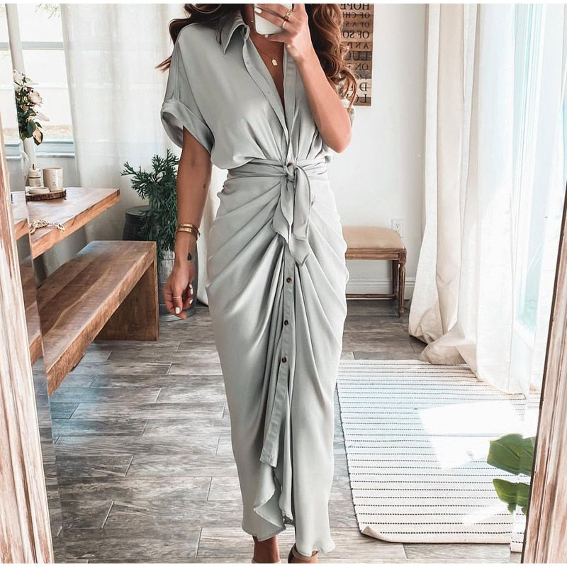 Women's midi dress made of cotton with a figure-hugging cut and button placket