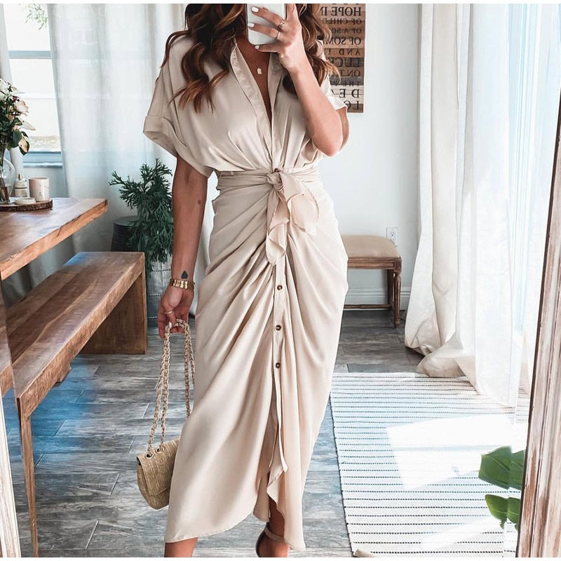 Women's midi dress made of cotton with a figure-hugging cut and button placket