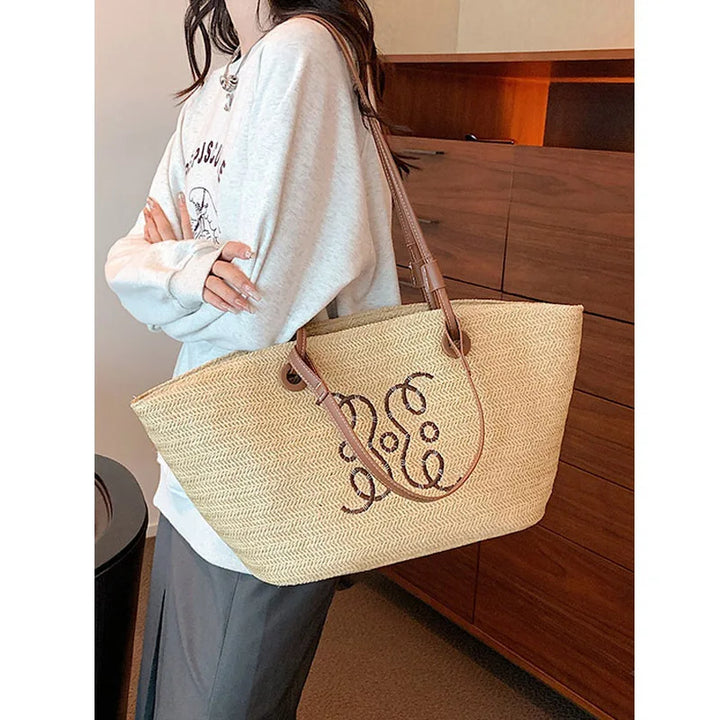 Boho Strohtasche Damen – Handgefertigte Strandtasche mit Kordelzug & Quasten