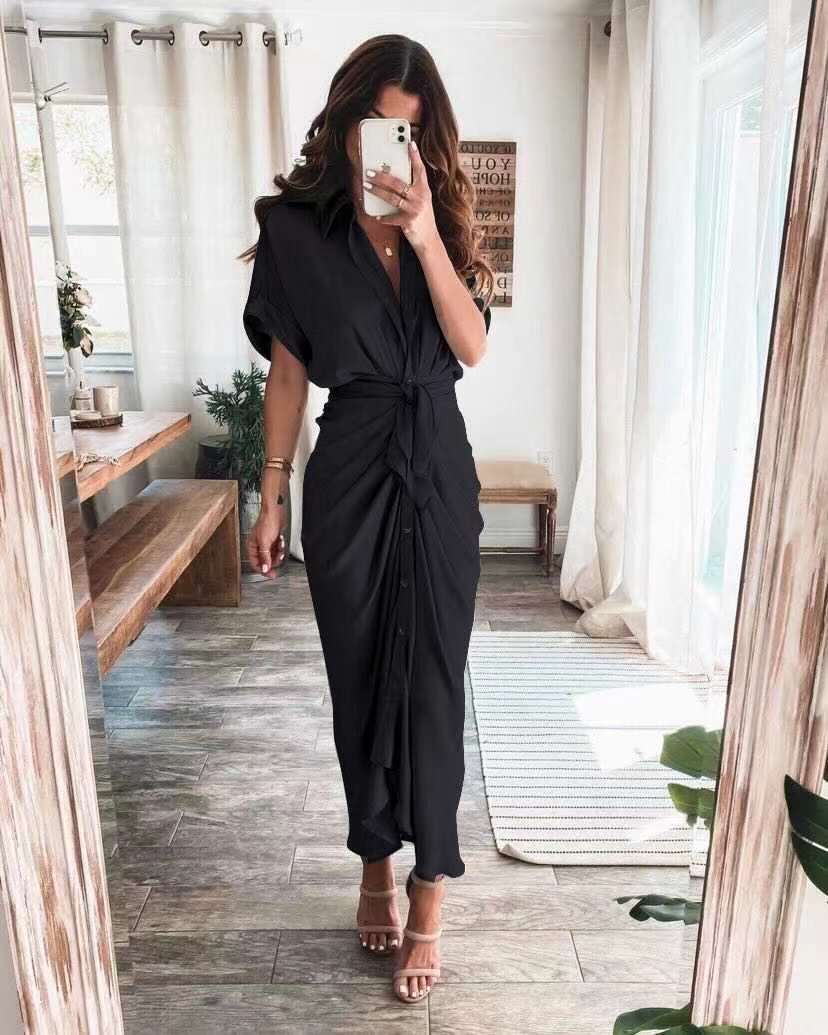 Women's midi dress made of cotton with a figure-hugging cut and button placket