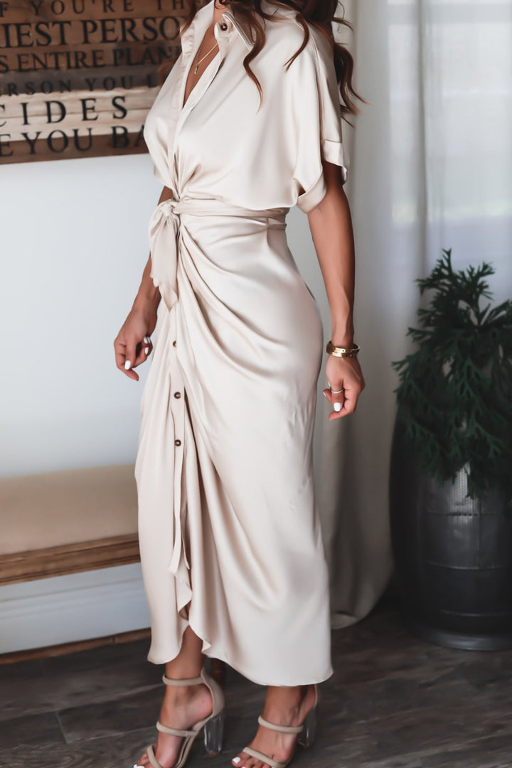 Women's midi dress made of cotton with a figure-hugging cut and button placket