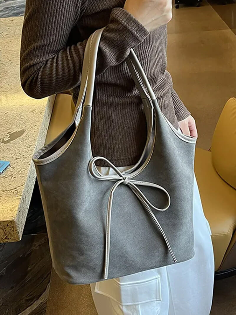 Sac à bandoulière en daim végan avec nœud – Élégant & Durable