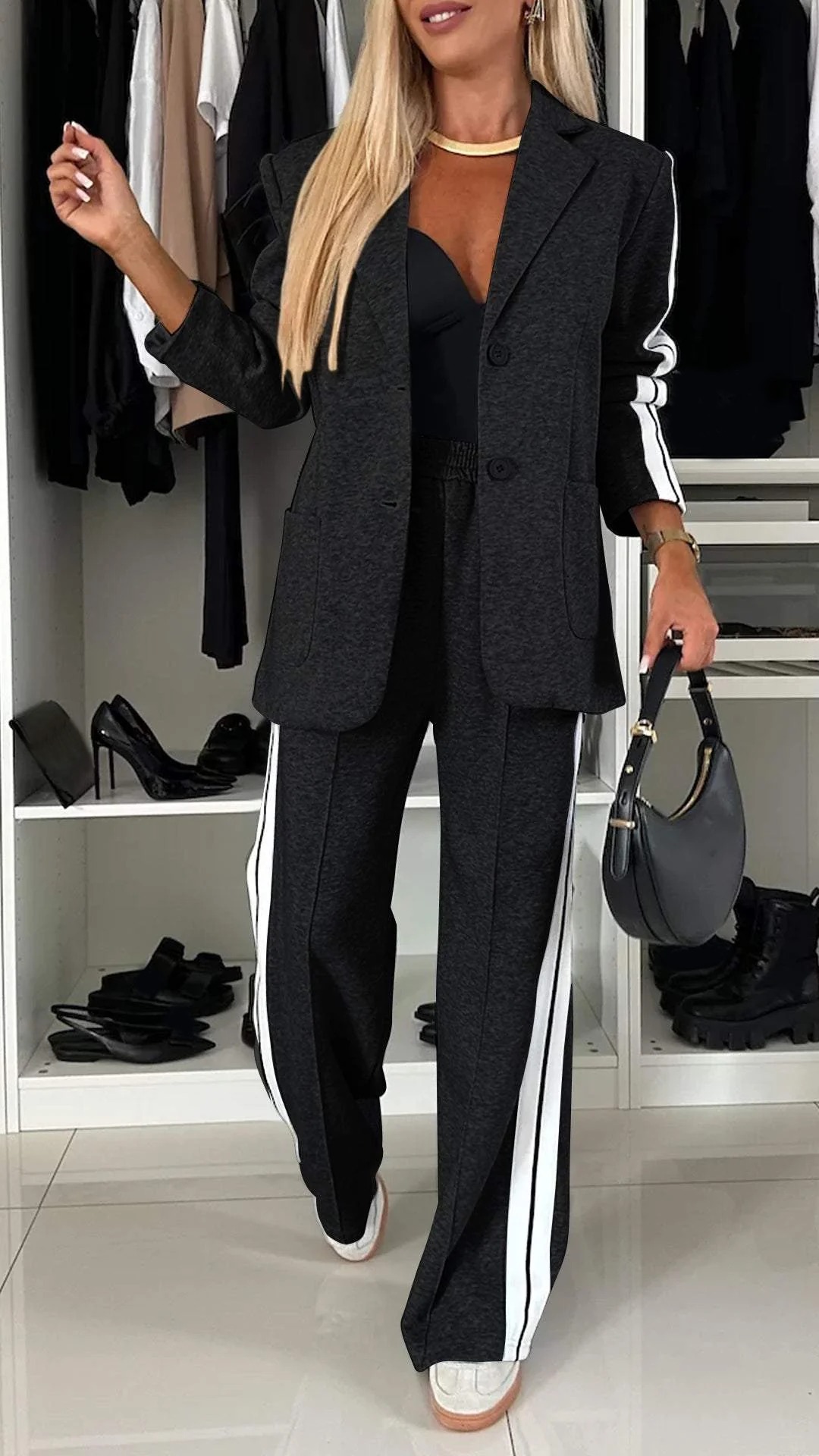 Trendy women's tracksuit set with blazer & pants – comfort & style