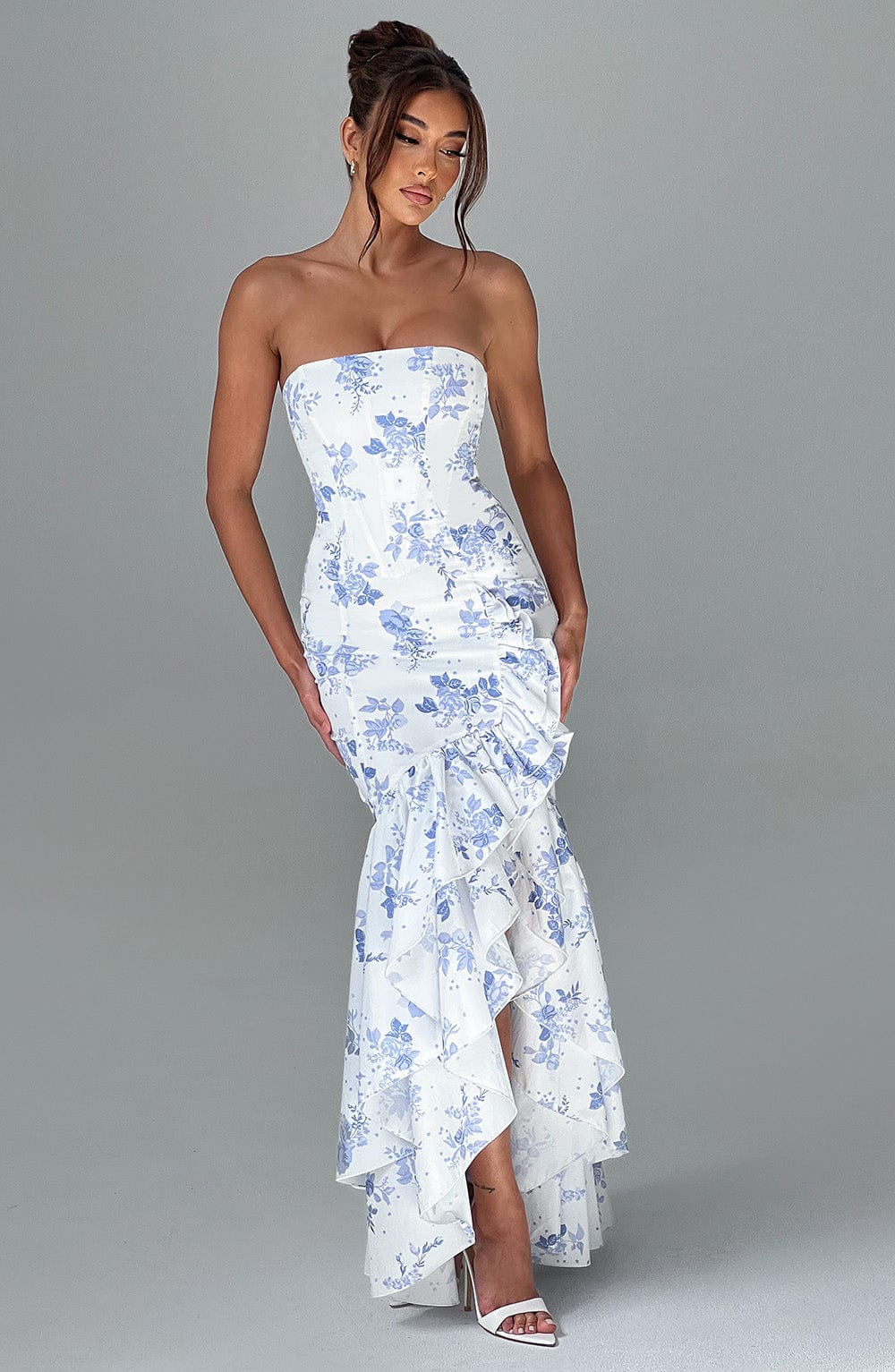 Elegant sleeveless maxi dress with lace-up detail & slit – evening dress