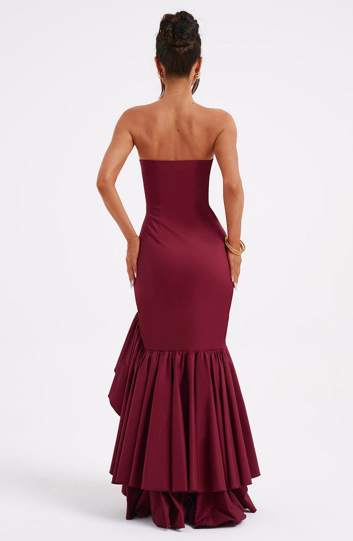 Elegant sleeveless maxi dress with lace-up detail & slit – evening dress