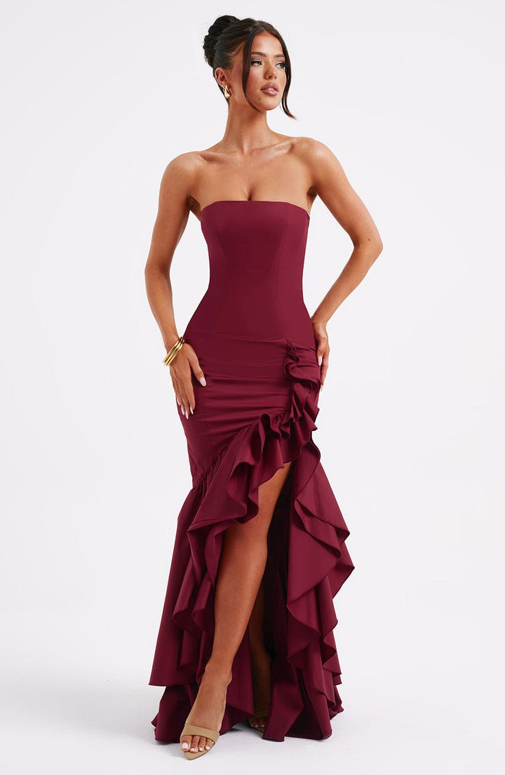 Elegant sleeveless maxi dress with lace-up detail & slit – evening dress