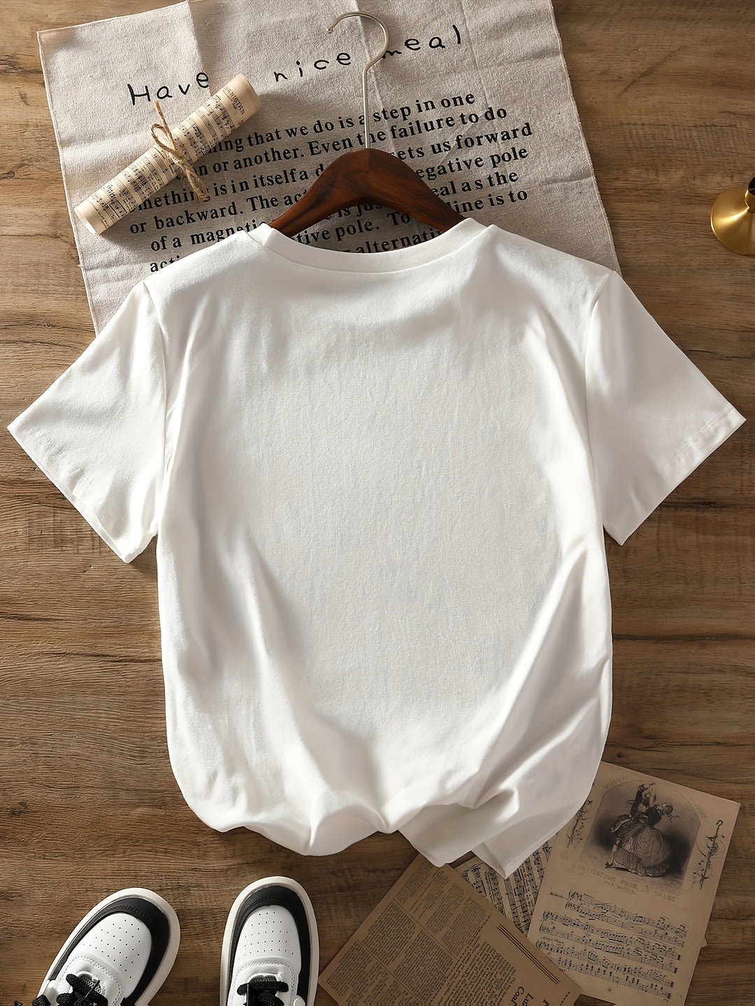 Women's cotton T-shirt with heart print – loose fit